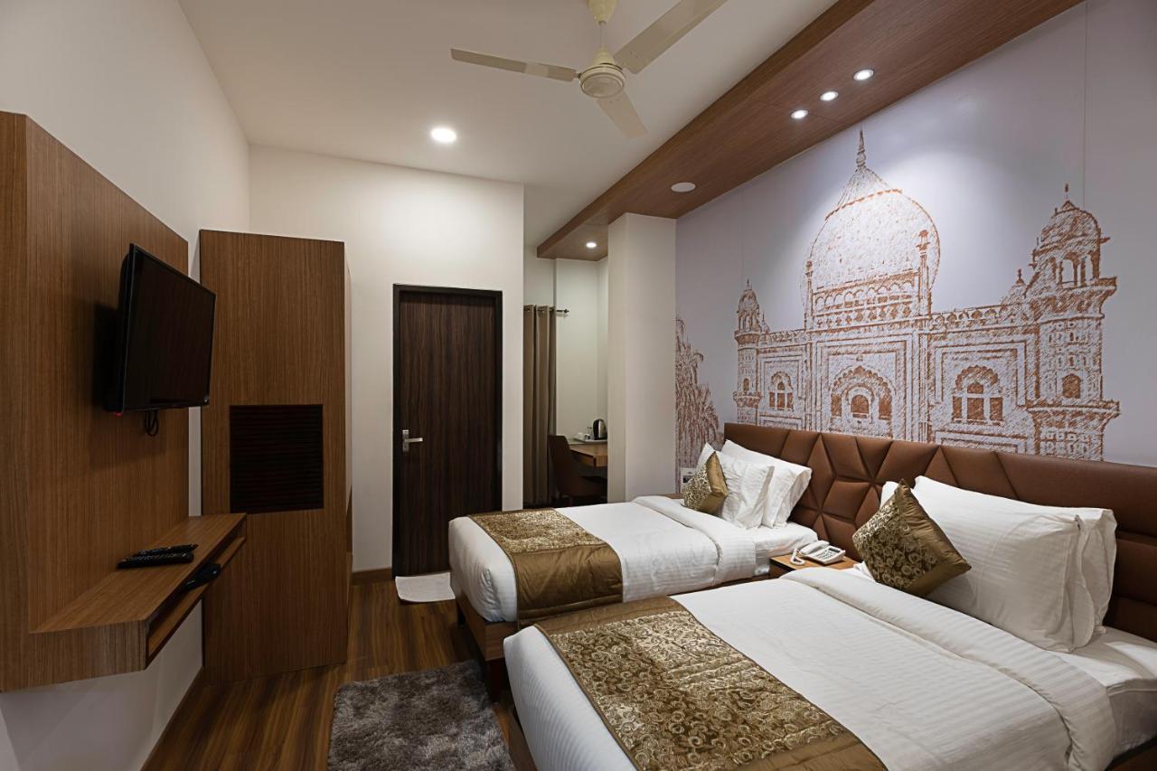 Delhieez - A Boutique Hotel Нью-Делі Екстер'єр фото