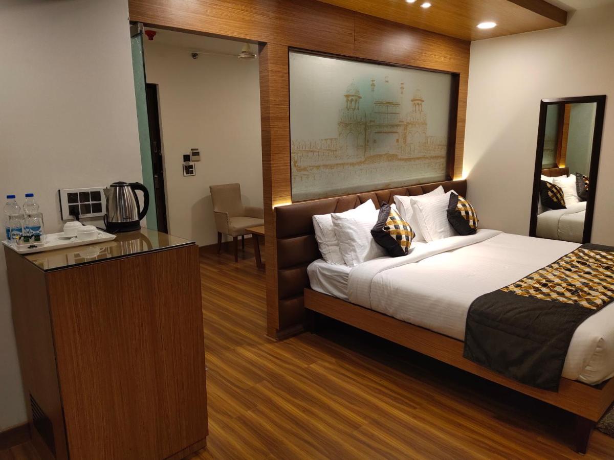 Delhieez - A Boutique Hotel Нью-Делі Екстер'єр фото